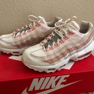 Nike women’s air max 95 coral